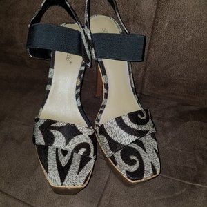 NEVER worn!! Tan/Brown Pattern Heels